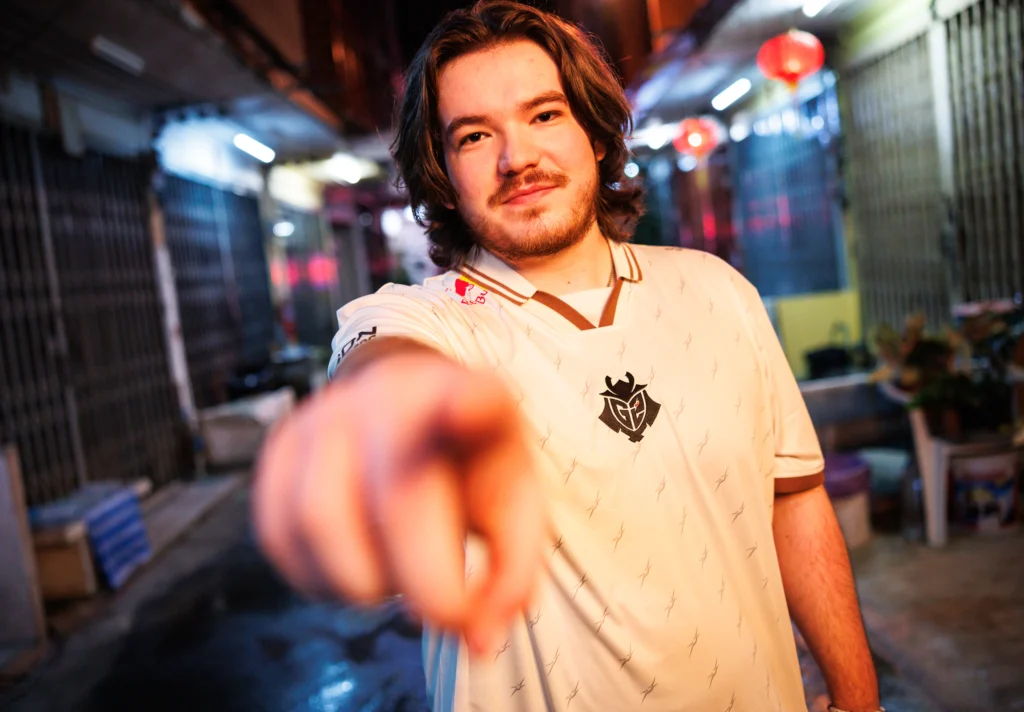 Jonah "JonahP" Pulice, jogador profissional de VALORANT vestindo a camisa da G2.