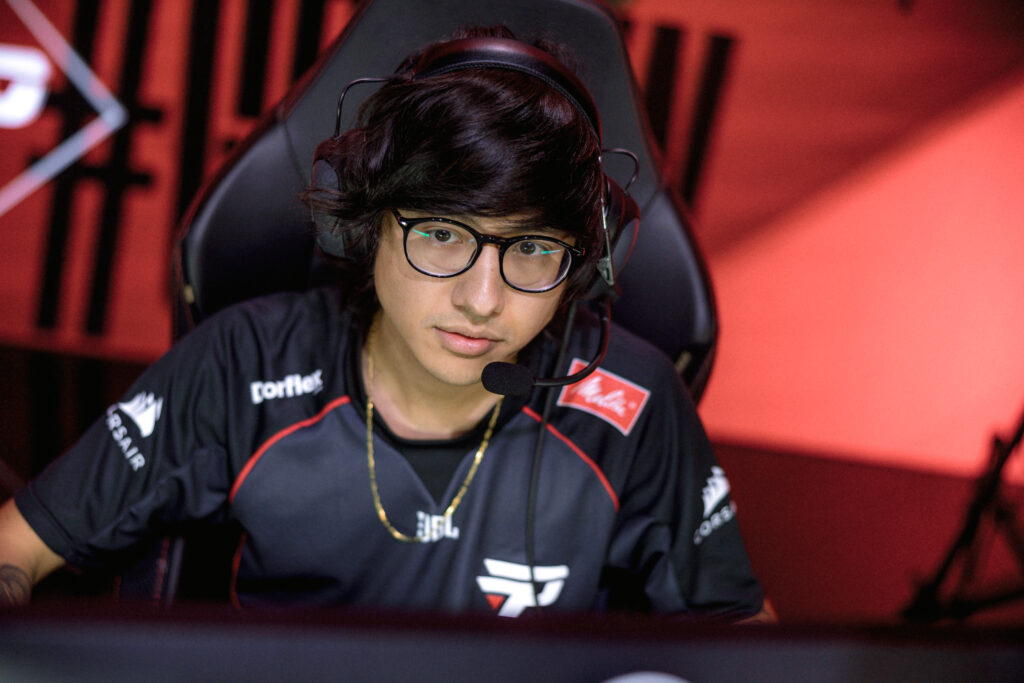 Thiago "tinowns" Sartori, jogador profissional de League of Legends (LoL) da paiN Gaming.