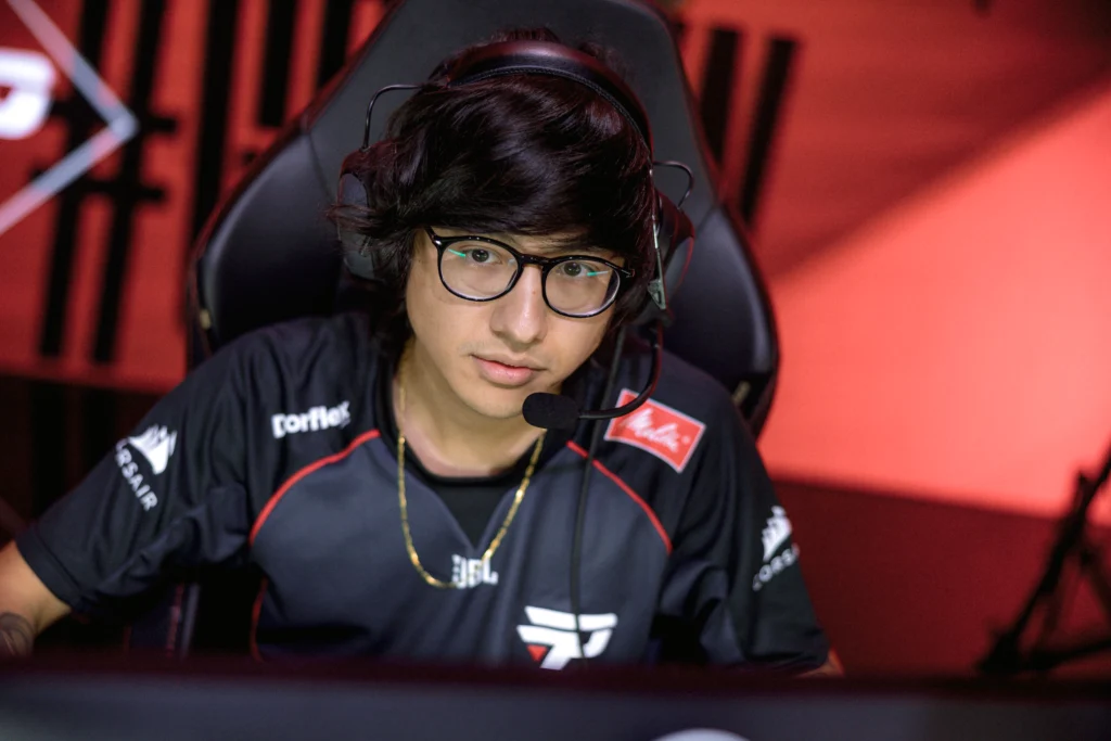 Thiago "tinowns" Sartori, jogador profissional de League of Legends (LoL) da paiN Gaming.