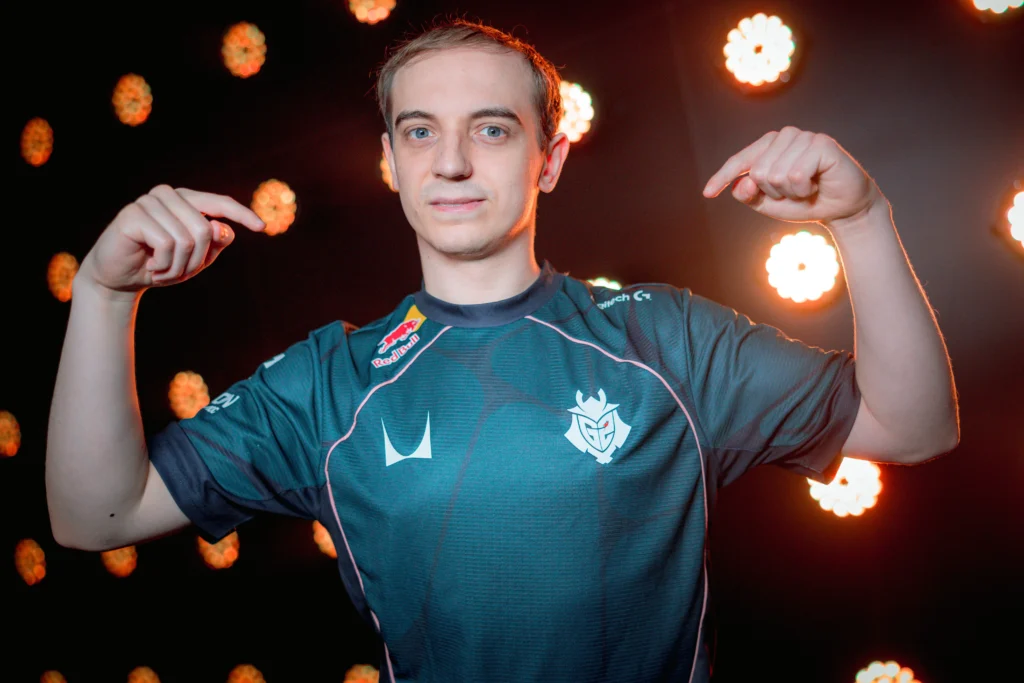 LoL: Caps e Hans Sama revelam qual time acham mais desafiador 2 Rasmus "Caps" Winther, jogador profissional de League of Legends (LoL) da G2 Esports. First Stand 2026.