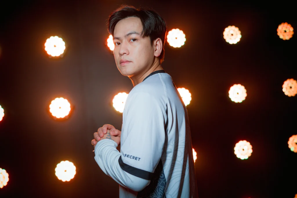 Trần "Bie" Đức Hiếu, jogador profissional de League of Legends (LoL) da Team Secret Whales. First Stand 2026.