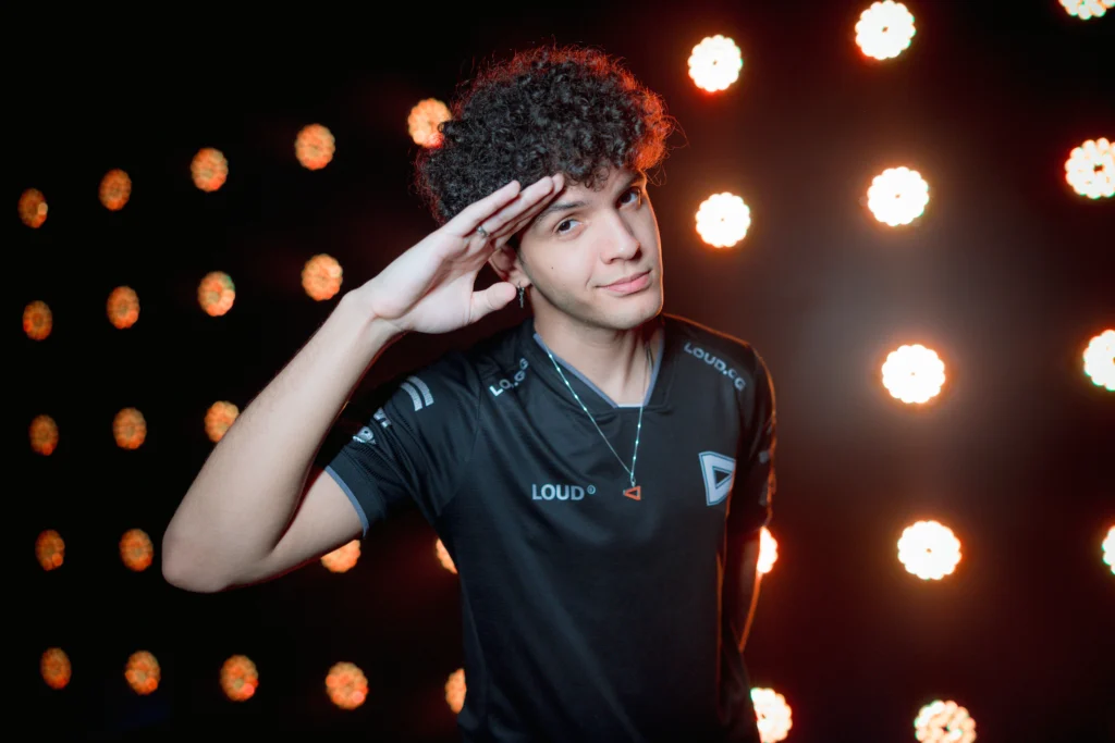 LoL: Xyno fala sobre mudança de faixa etária do MOBA 2 Carlos "Xyno" Ferreira, jogador profissional de League of Legends (LoL) da LOUD.