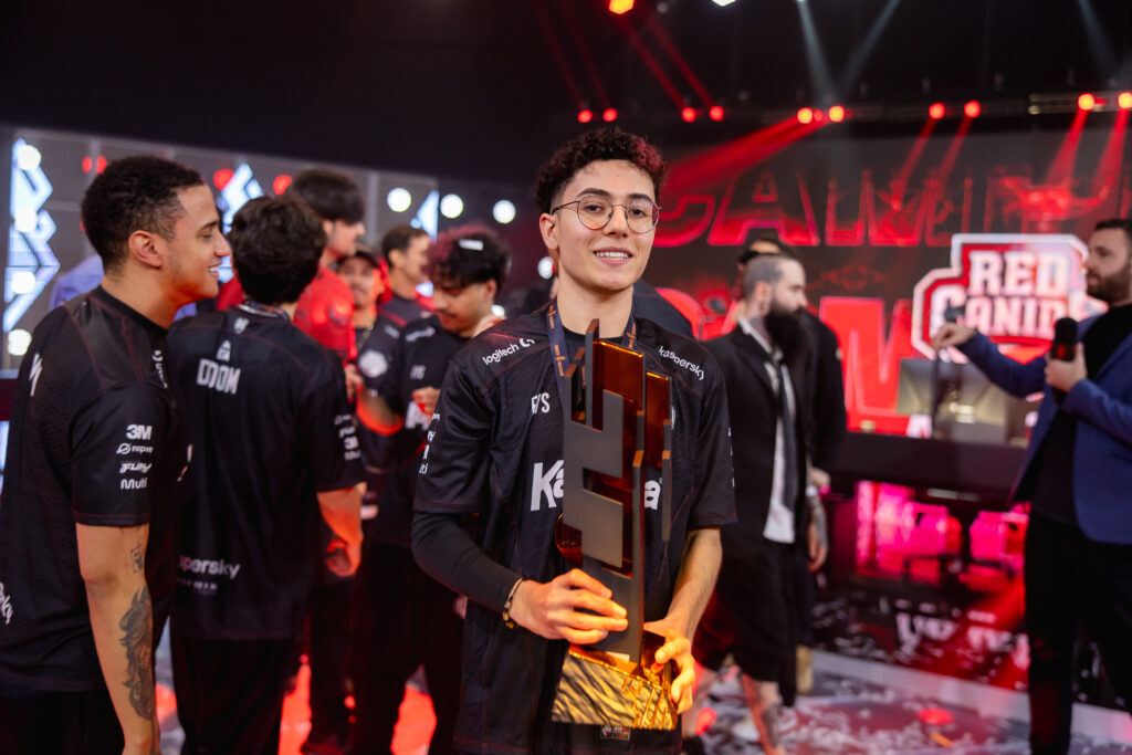 Matheus "uZent" Ferreira, jogador profissional de League of Legends (LoL) vestindo a camisa da RED Canids Academy na final do Circuito Desafiante 2025 - Etapa 1.