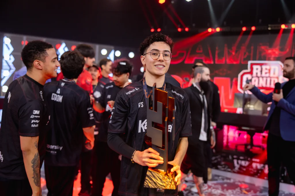 Matheus "uZent" Ferreira, jogador profissional de League of Legends (LoL) vestindo a camisa da RED Canids Academy na final do Circuito Desafiante 2025 - Etapa 1.
