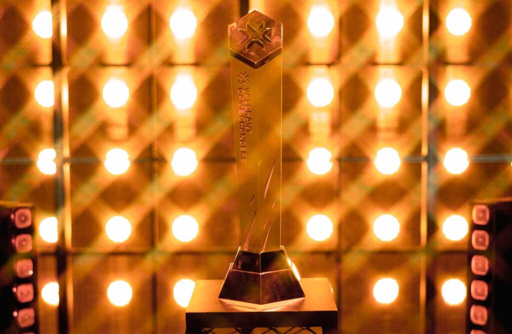 Troféu de edição passada (2025) do VALORANT Game Changers, competição do cenário inclusivo de VALORANT.