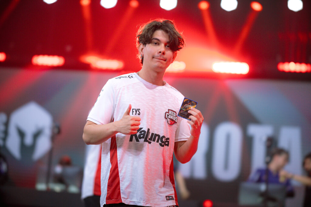 Raí "Curse" Yamada, jogador profissional de League of Legends (LoL) vestindo a camisa da RED Canids Kalunga na Copa CBLOL 2026.
