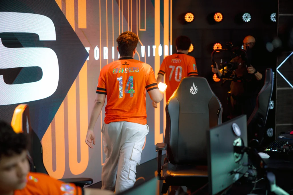 Apesar de vitória, "frustrações" são pedra no sapato de Drakehero 3 Luciano "Drakehero" Junior, jogador profissional de League of Legends (LoL) da LOS no CBLOL 2026 Split 1.