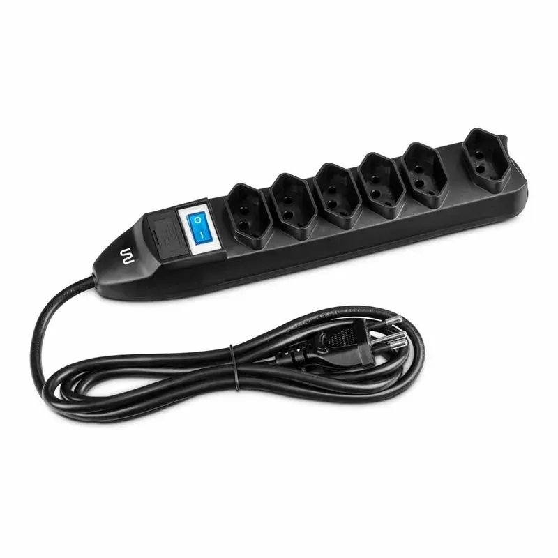 Filtro de linha preto com seis tomadas, interruptor e cabo de energia.