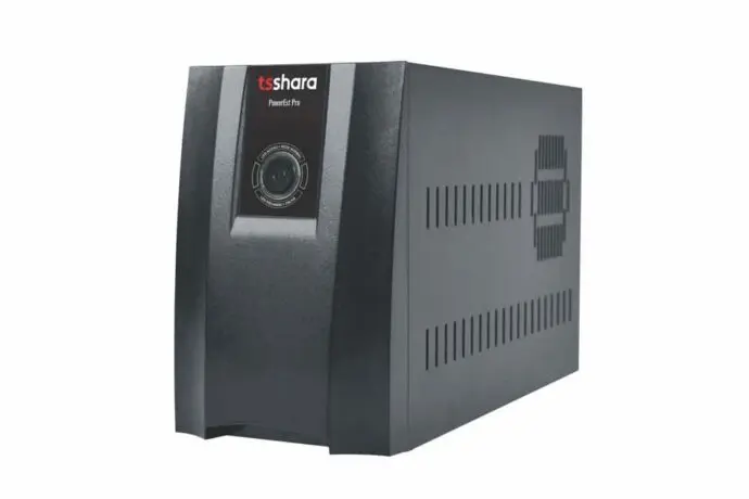 Nobreak TS Shara preto com painel frontal e aberturas laterais para ventilação.