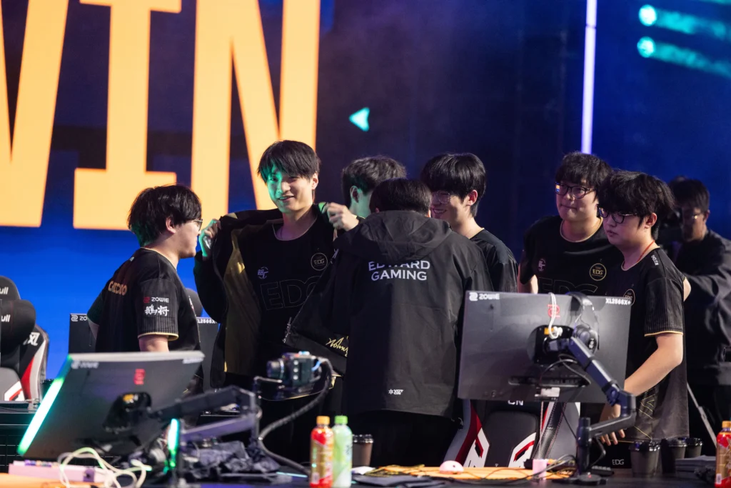 Elenco de VALORANT da EDward Gaming.