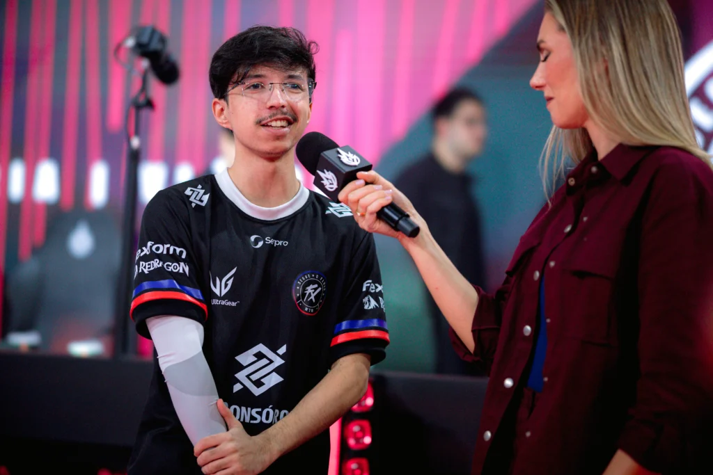 LoL: "Quero um bom duelo", diz curty sobre embate contra a RED 5 Pedro "curty" Curty, jogador profissional de League of Legends (LoL) do Fluxo W7M no CBLOL 2026 Split 1.
