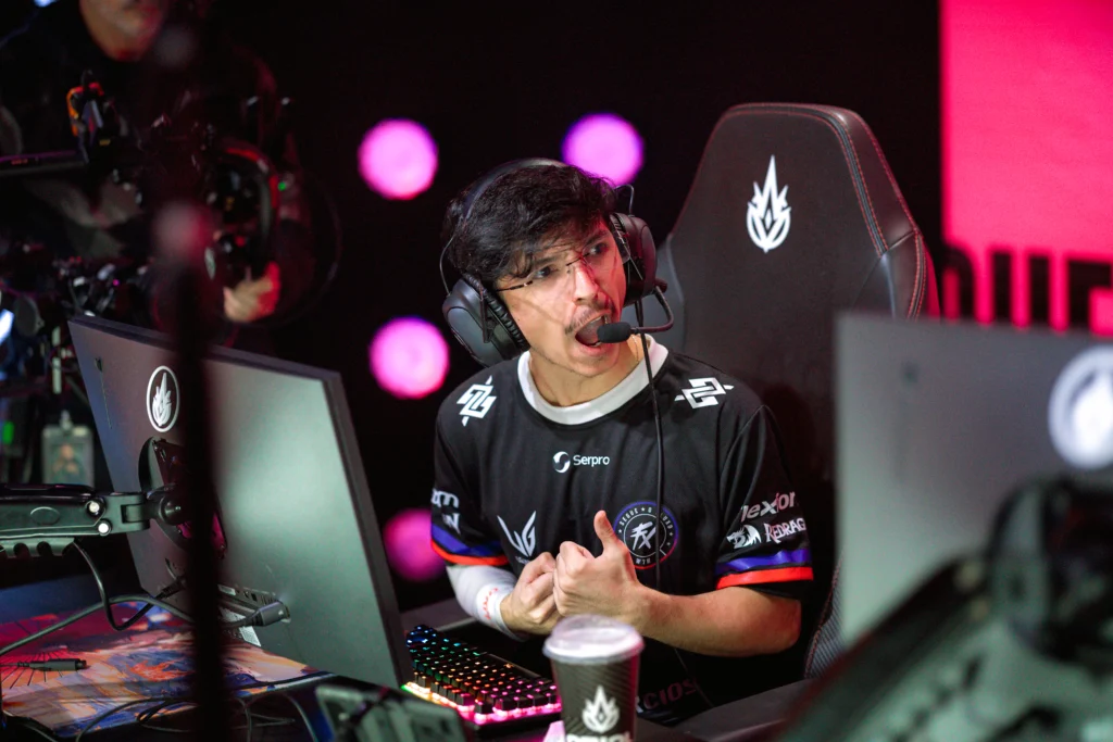 LoL: "Quero um bom duelo", diz curty sobre embate contra a RED 4 Pedro "curty" Curty, jogador profissional de League of Legends (LoL) do Fluxo W7M no CBLOL 2026 Split 1.