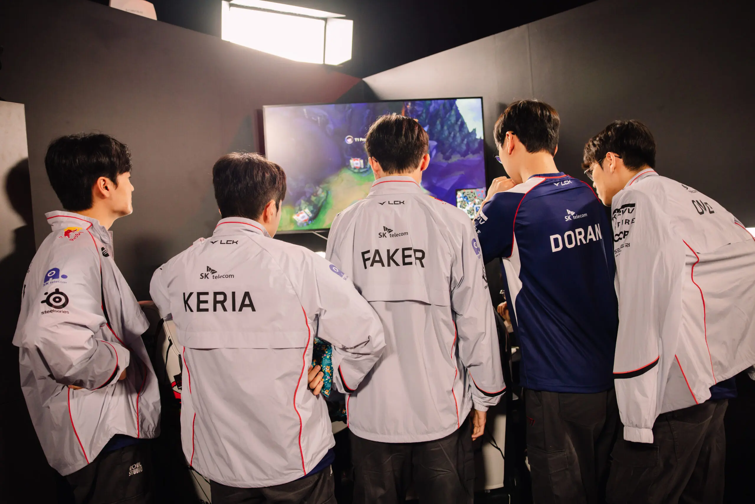 LoL: Dia 2 do MSI tem primeira eliminação e recorde quebrado 55363665698 f6115066d7 o scaled.jpg