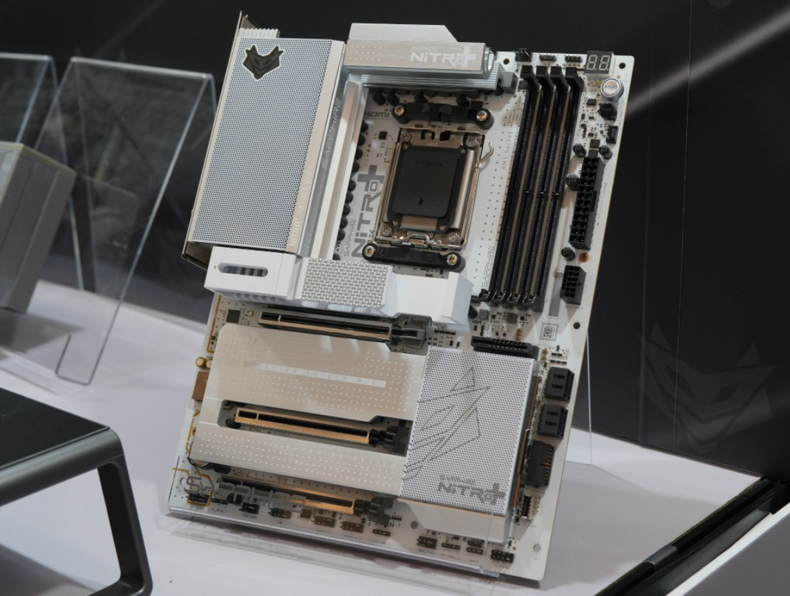 Computex 2026: SAPPHIRE expande linha de placas-mãe compatíveis com PhantomLink 2 Computex 2026: SAPPHIRE expande linha de placas-mãe compatíveis com PhantomLink Sapphire.png