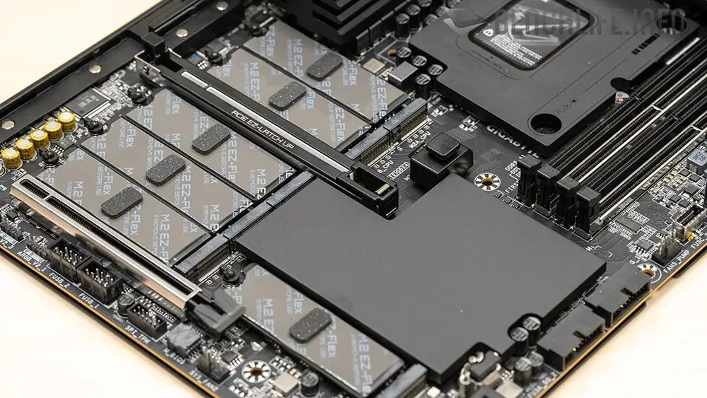 Computex 2026: Gigabyte revela nova placa-mãe para CPUs Intel 2 Computex 2026: Gigabyte revela nova placa-mãe para CPUs Intel gigabyte z990 10.jpg