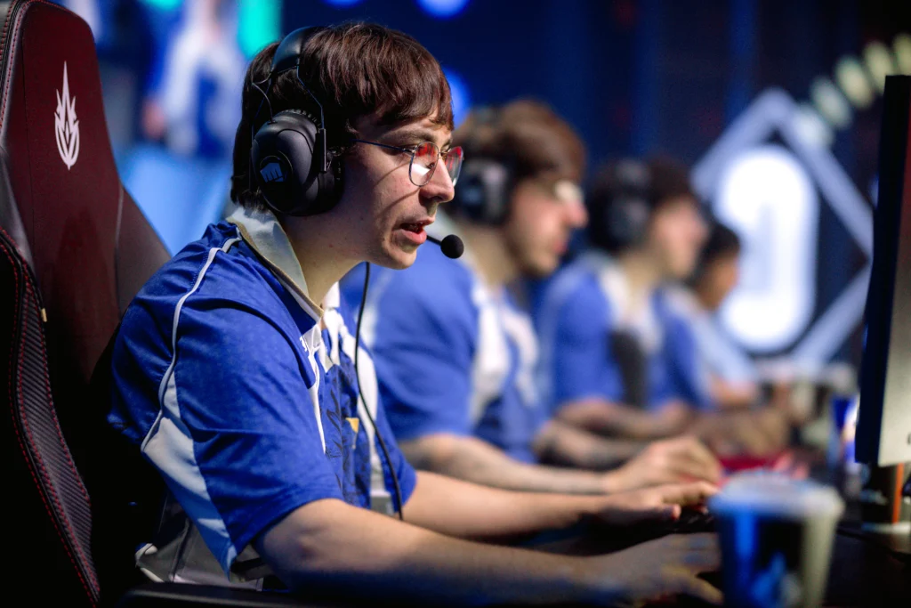 Nicolás "TopLop" Marinoni, jogador profissional de League of Legends (LoL) da LEVIATÁN.